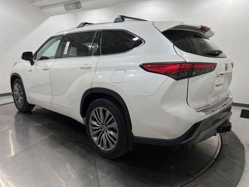 2021 Toyota Highlander Hybrid Platinum