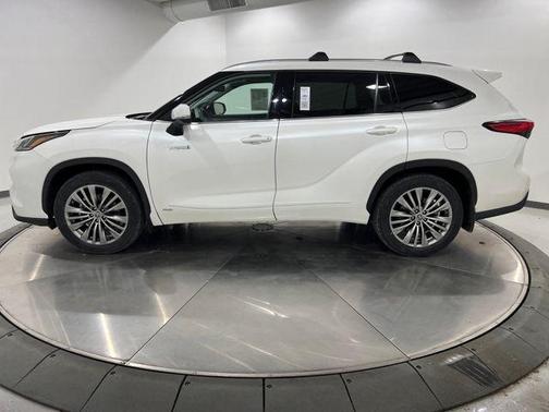 2021 Toyota Highlander Hybrid Platinum