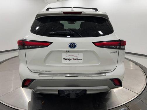 2021 Toyota Highlander Hybrid Platinum