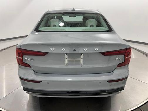 2024 Volvo S60 B5 Plus Dark Theme