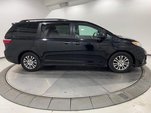 2019 Toyota Sienna XLE Premium