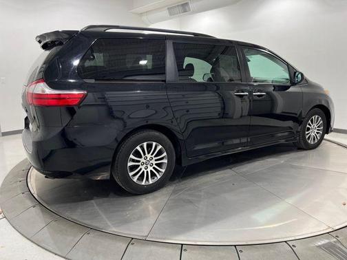 2019 Toyota Sienna XLE Premium