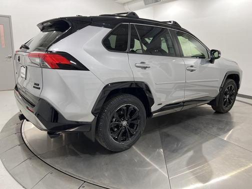 2022 Toyota RAV4 Hybrid SE