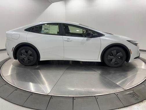 2025 Toyota Prius Plug-In Hybrid SE