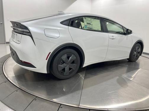 2025 Toyota Prius Plug-In Hybrid SE