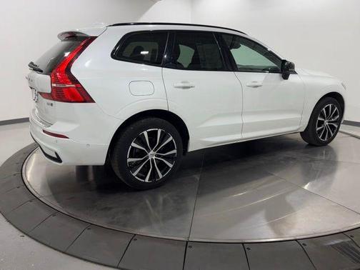 Crystal White Metallic 2023 Volvo XC60 B5 Plus Dark Theme