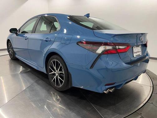 2024 Toyota Camry Hybrid SE