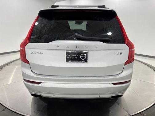 2021 Volvo XC90 T6 Momentum