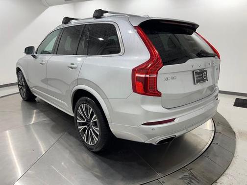 2021 Volvo XC90 T6 Momentum