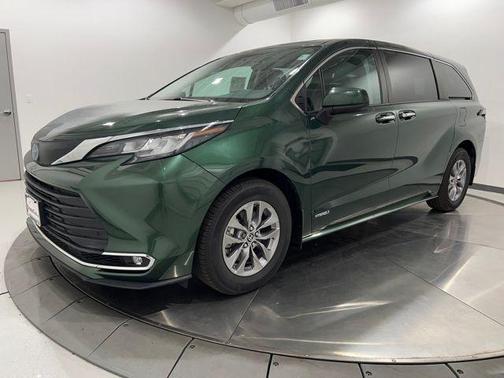 2021 Toyota Sienna XLE 8 Passenger