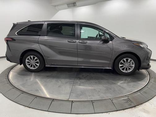 2021 Toyota Sienna LE