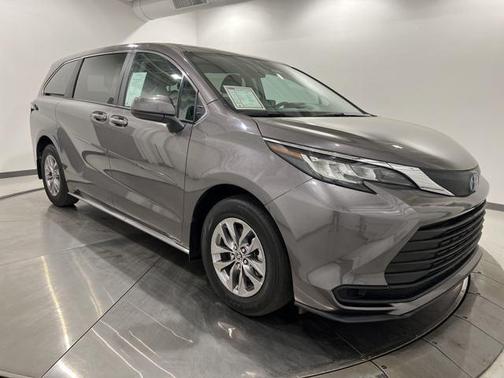 2021 Toyota Sienna LE