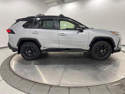 2022 Toyota RAV4 Hybrid SE