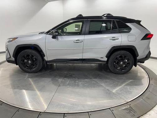 2022 Toyota RAV4 Hybrid SE