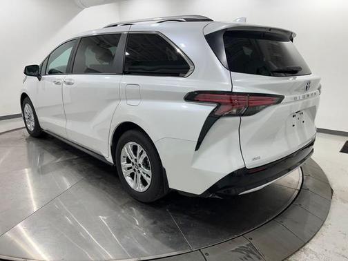 2024 Toyota Sienna Platinum 7 Passenger