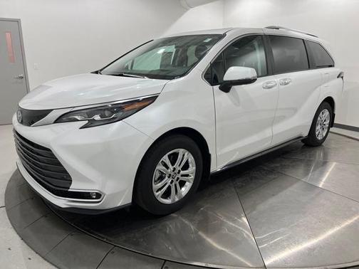 2024 Toyota Sienna Platinum 7 Passenger