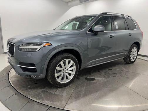 2017 Volvo XC90 T6 Momentum