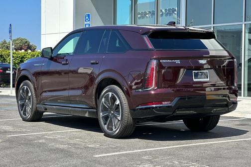 2025 Cadillac Escalade IQ Sport 1