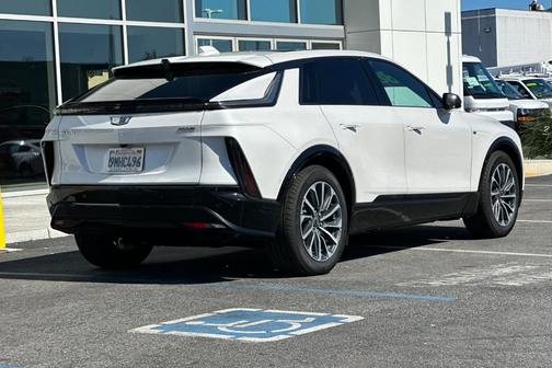 2024 Cadillac LYRIQ Sport