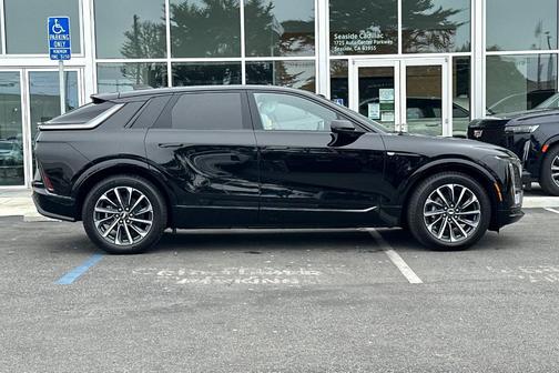 2025 Cadillac LYRIQ Sport