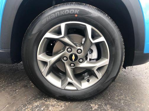 Marina Blue Metallic 2026 Chevrolet Trax LT