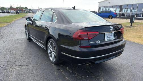 Deep Black Pearl 2017 Volkswagen Passat 1.8T R-Line w/Comfort