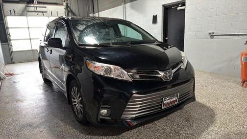 2020 Toyota Sienna XLE