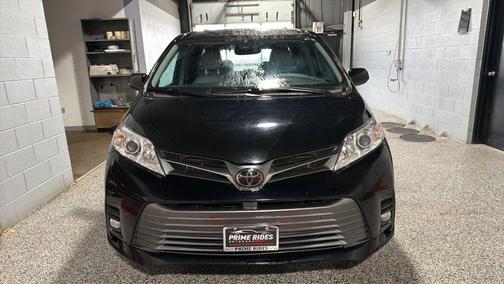 2020 Toyota Sienna XLE