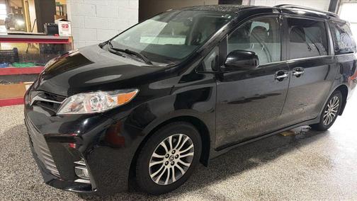 2020 Toyota Sienna XLE