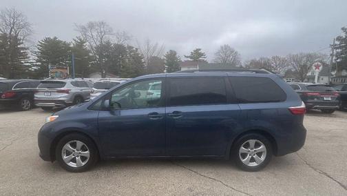 2016 Toyota Sienna LE