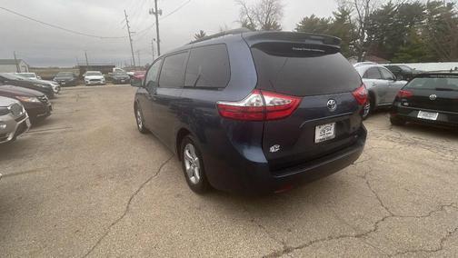 2016 Toyota Sienna LE