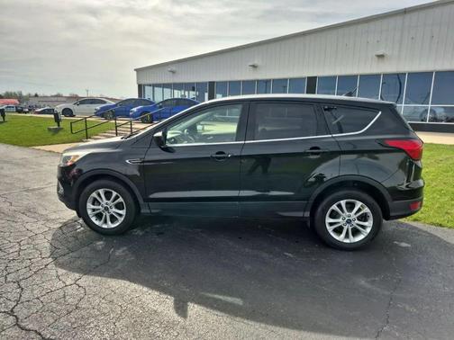 Agate Black Metallic 2019 Ford Escape SE