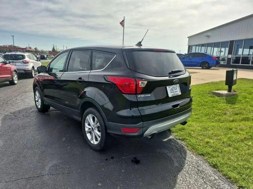 Agate Black Metallic 2019 Ford Escape SE