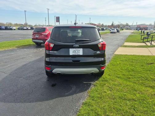 Agate Black Metallic 2019 Ford Escape SE