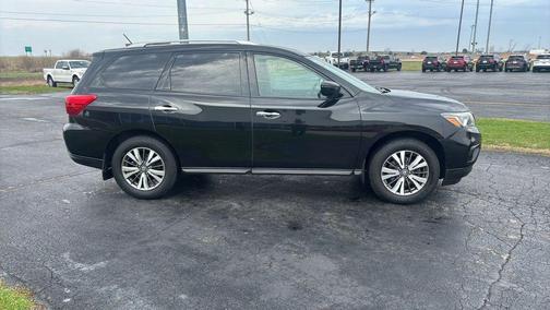 Magnetic Black Metallic 2017 Nissan Pathfinder SV