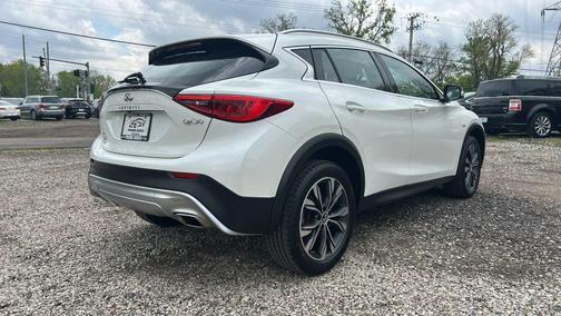 2018 INFINITI QX30 Luxury