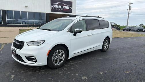 Bright White Clearcoat 2023 Chrysler Pacifica Limited