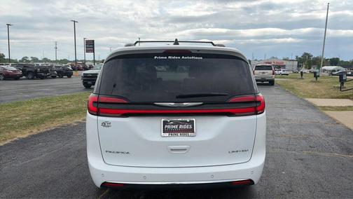 Bright White Clearcoat 2023 Chrysler Pacifica Limited