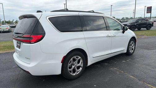 Bright White Clearcoat 2023 Chrysler Pacifica Limited
