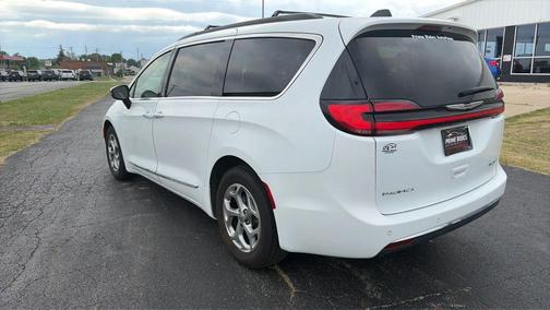 Bright White Clearcoat 2023 Chrysler Pacifica Limited