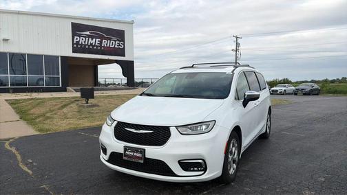 Bright White Clearcoat 2023 Chrysler Pacifica Limited