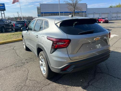 Sterling Gray Metallic 2024 Chevrolet Trax LS