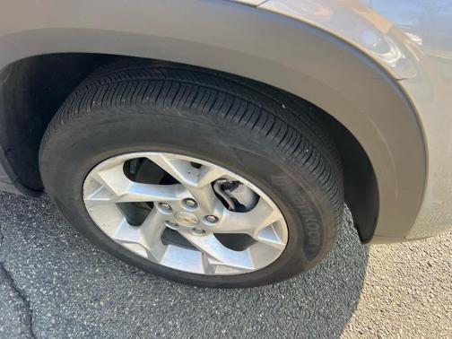 Sterling Gray Metallic 2024 Chevrolet Trax LS