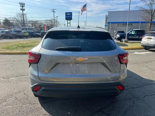 Sterling Gray Metallic 2024 Chevrolet Trax LS