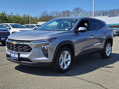 Sterling Gray Metallic 2024 Chevrolet Trax LS