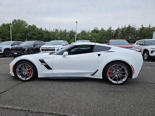Arctic White 2019 Chevrolet Corvette Grand Sport