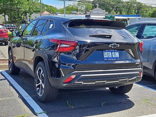 Mosaic Black Metallic 2026 Chevrolet Trax 1RS