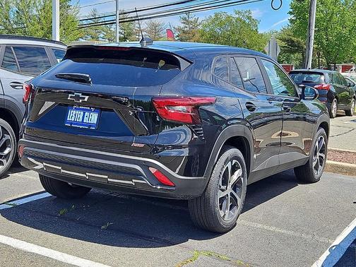 Mosaic Black Metallic 2026 Chevrolet Trax 1RS