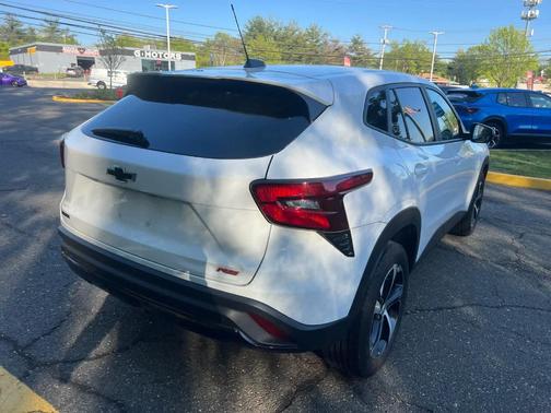 Summit White 2024 Chevrolet Trax 1RS