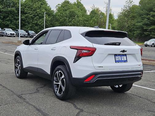 Summit White 2024 Chevrolet Trax 1RS